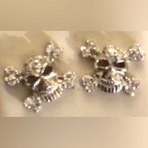 NWT Banter “pretty” skull and crossbones earrings